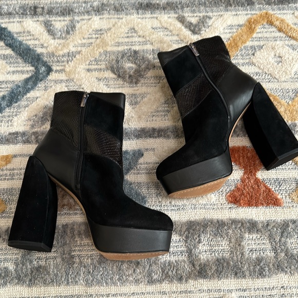 Vince Camuto Gilisama platforms - Picture 6 of 9